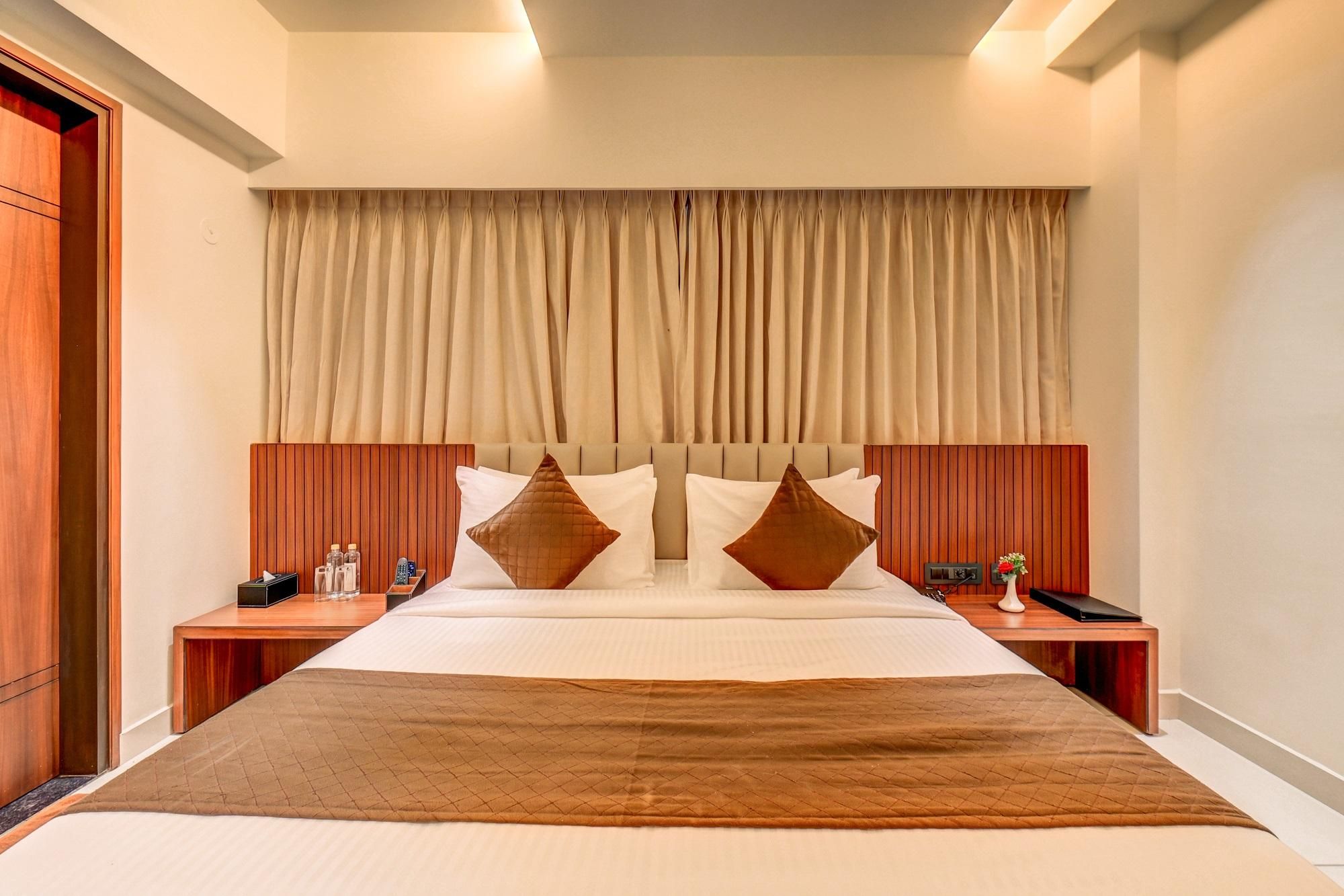 Hotel Hari Govindas Mysore - Explore the Heart of Mysore Deluxe Room City View