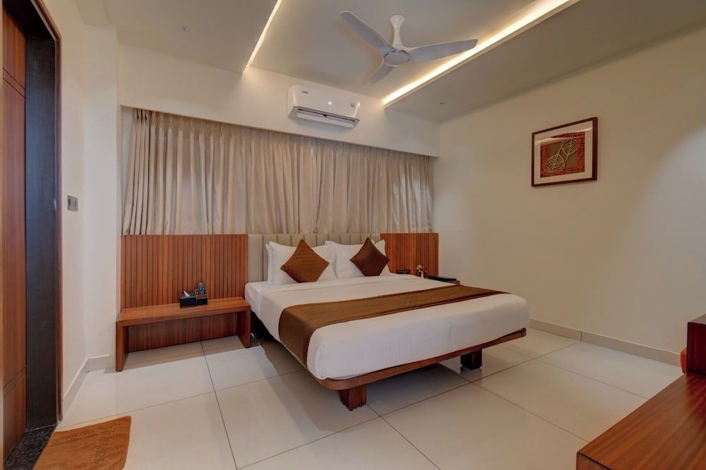 Hotel Hari Govindas Mysore - Explore the Heart of Mysore Superior Room with City View 2