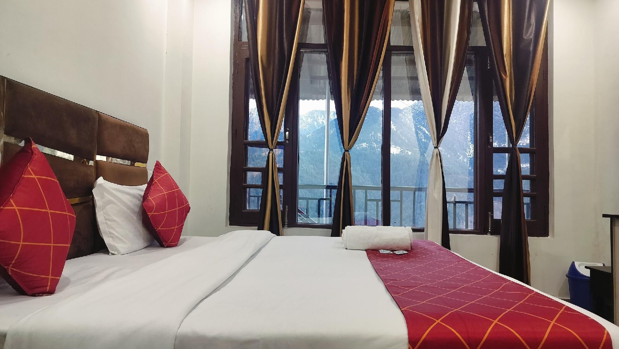 Deluxe Room with Valley View