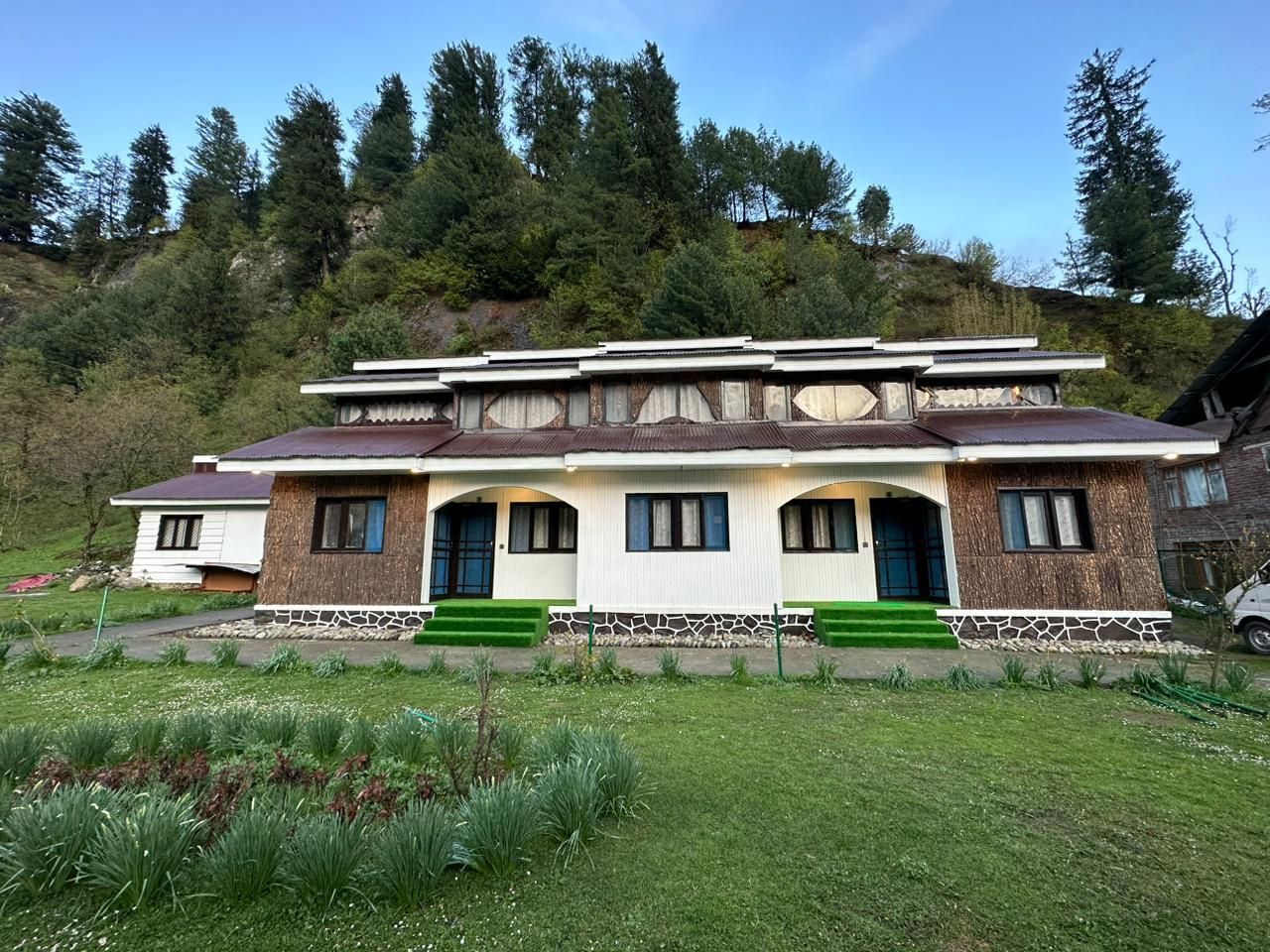 Waterfront Pine Pahalgam