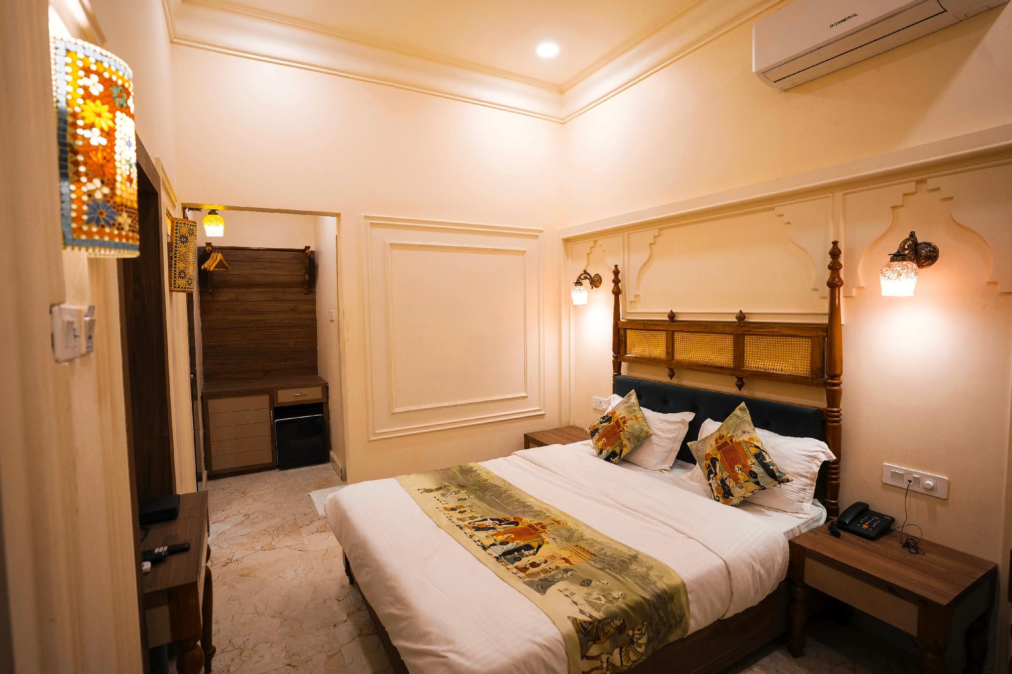 Captain Villa Heritage House Queen Room A 2