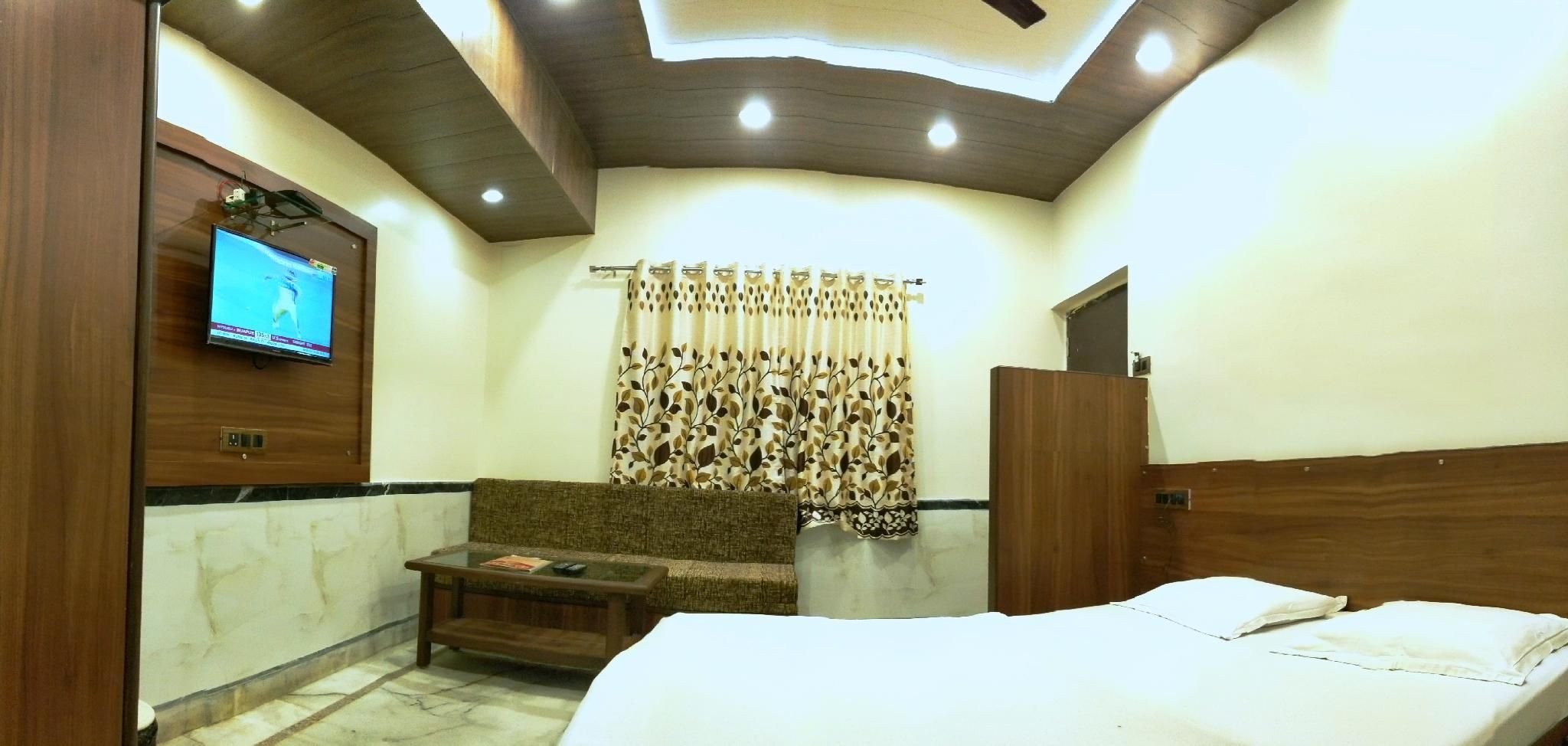 Hotel Saraswati Standard Room Fan 3