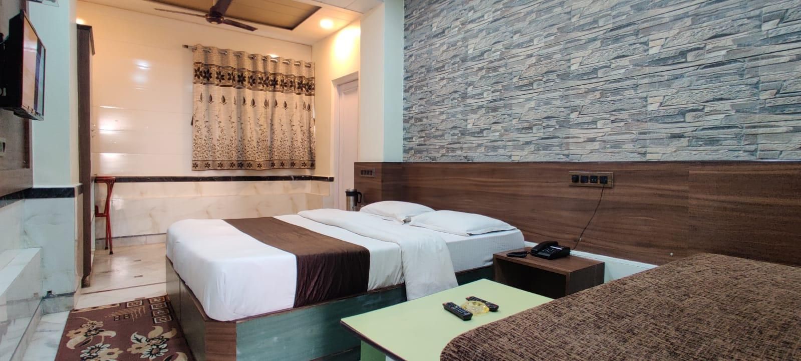 Hotel Saraswati Standard Room Fan 2