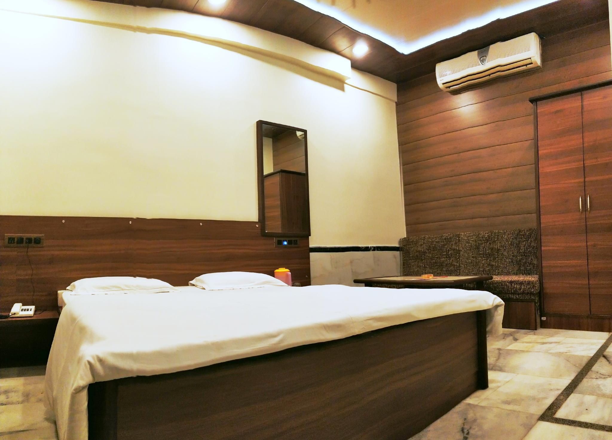 Hotel Saraswati Standard Room Fan