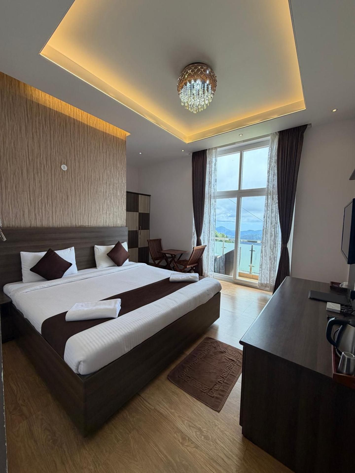 Deluxe Mountain View Room