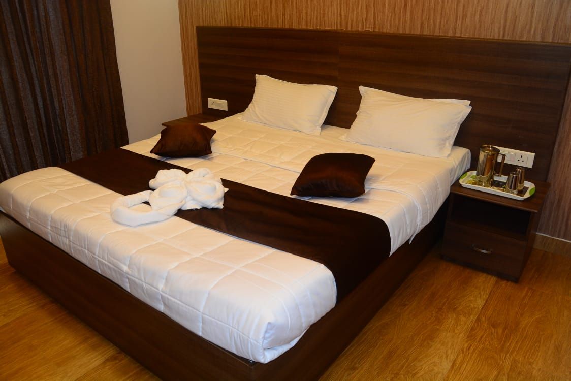 Vanam Holidays Deluxe Room 2