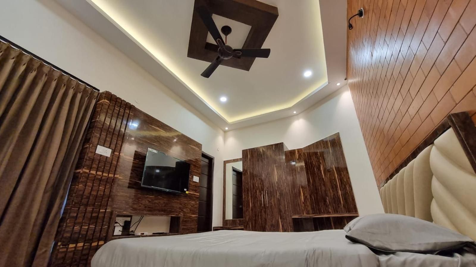 Deluxe Family Room for 2 People