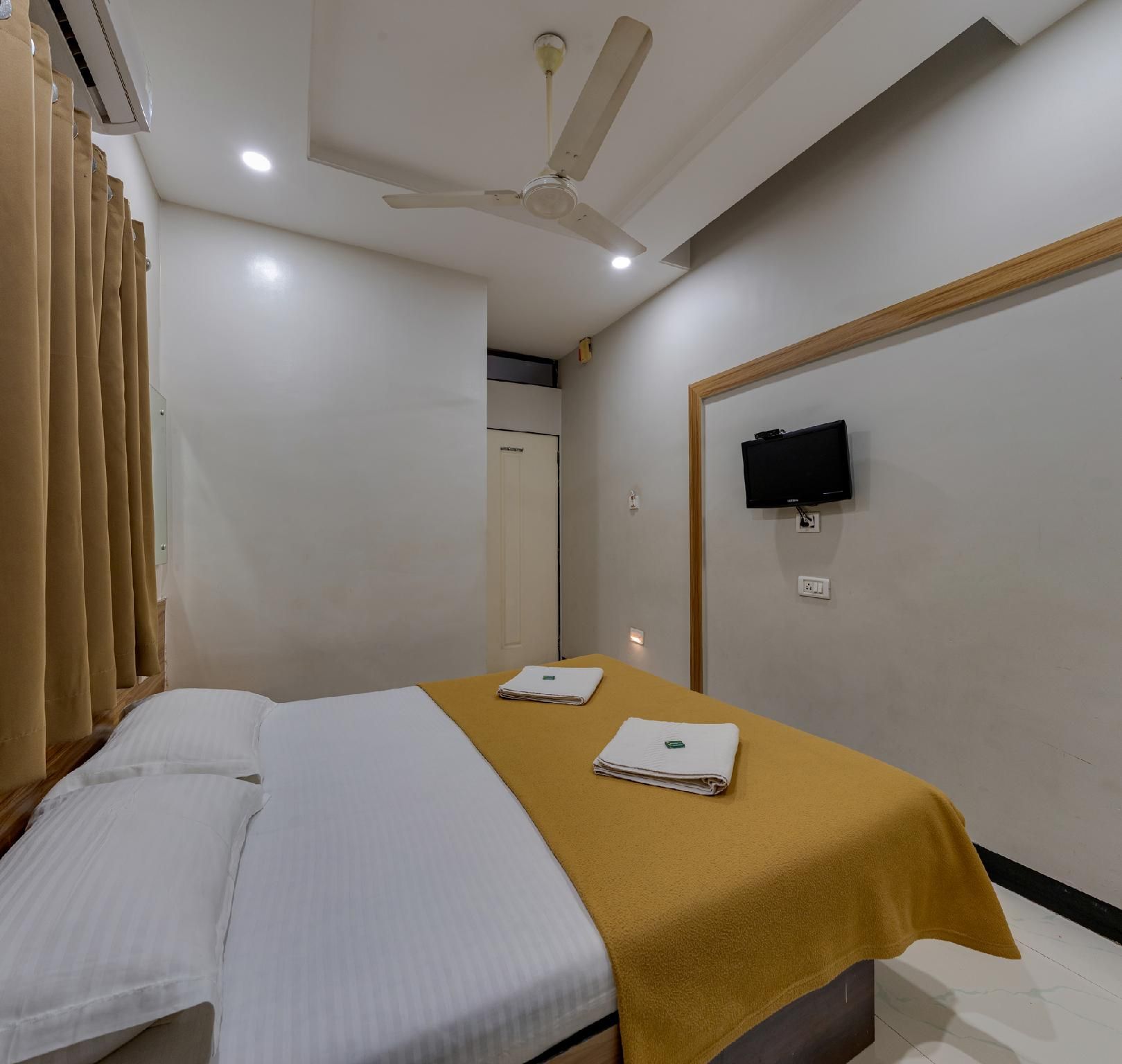 Hotel Adarsh 5 Minute Walk From Mahalaxmi Temple Kolhapur Double Room without Air Conditioning 2