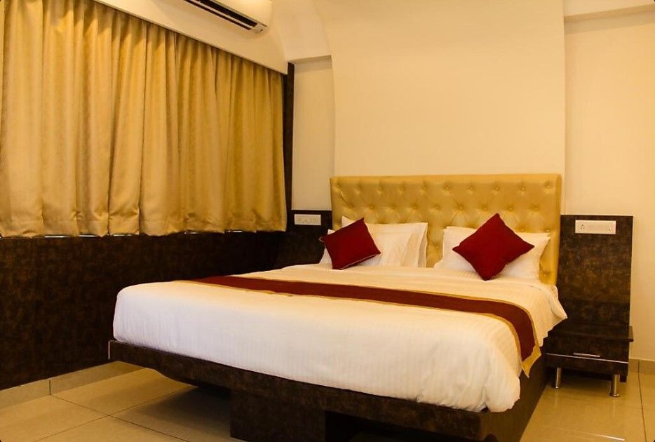 Deluxe Double Room - Sapphire foods.- Intech