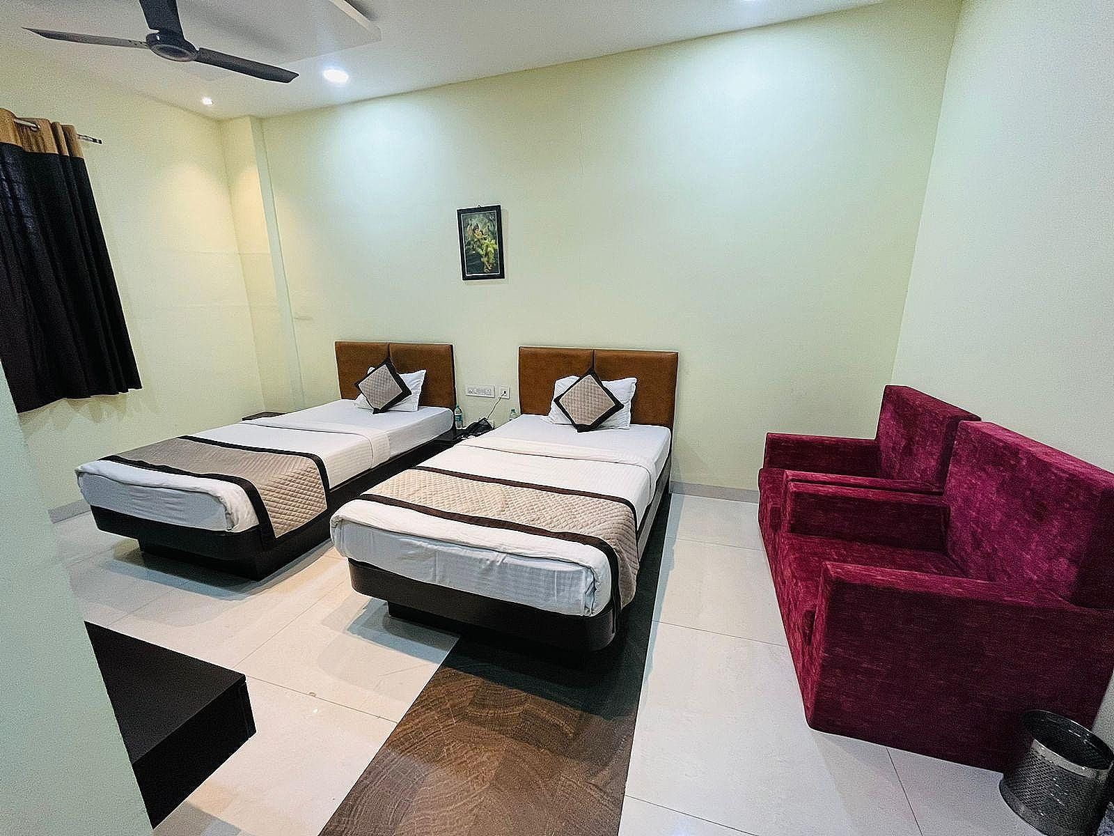 JMC Hotel Lavish,Pithampur Deluxe AC Room 3