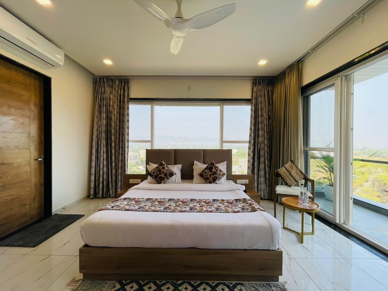 Cityscape King Room