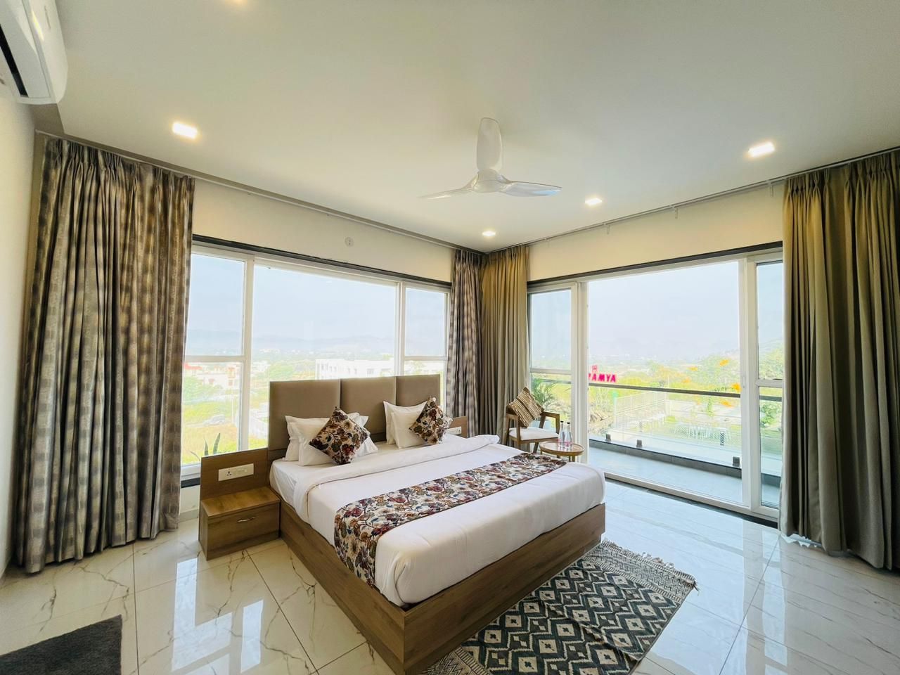 PRESIDENTIAL SUITE