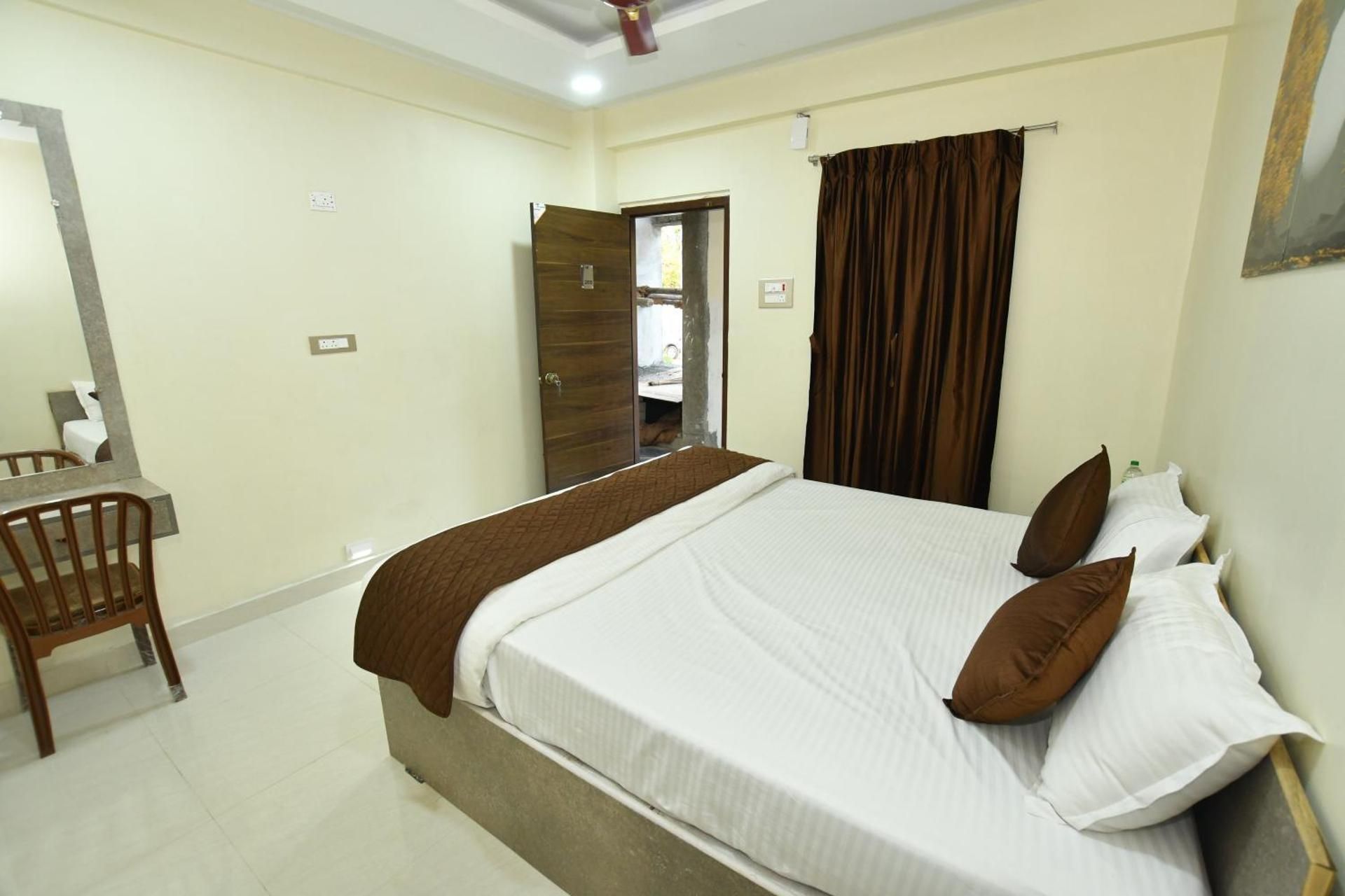 SRI VIJAY BALAJI MAHAL AC Single Deluxe Room 3