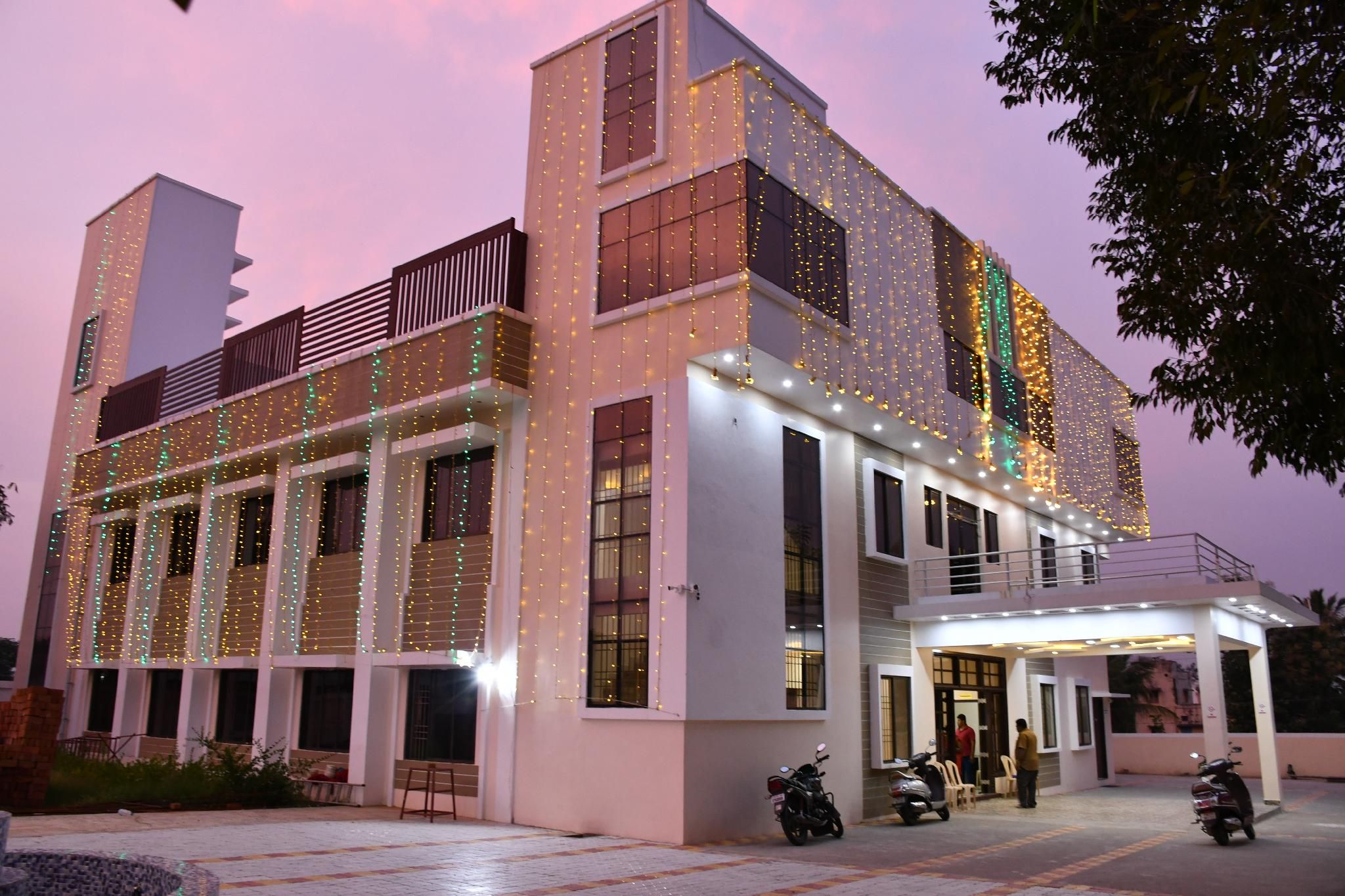 SRI VIJAY BALAJI MAHAL AC