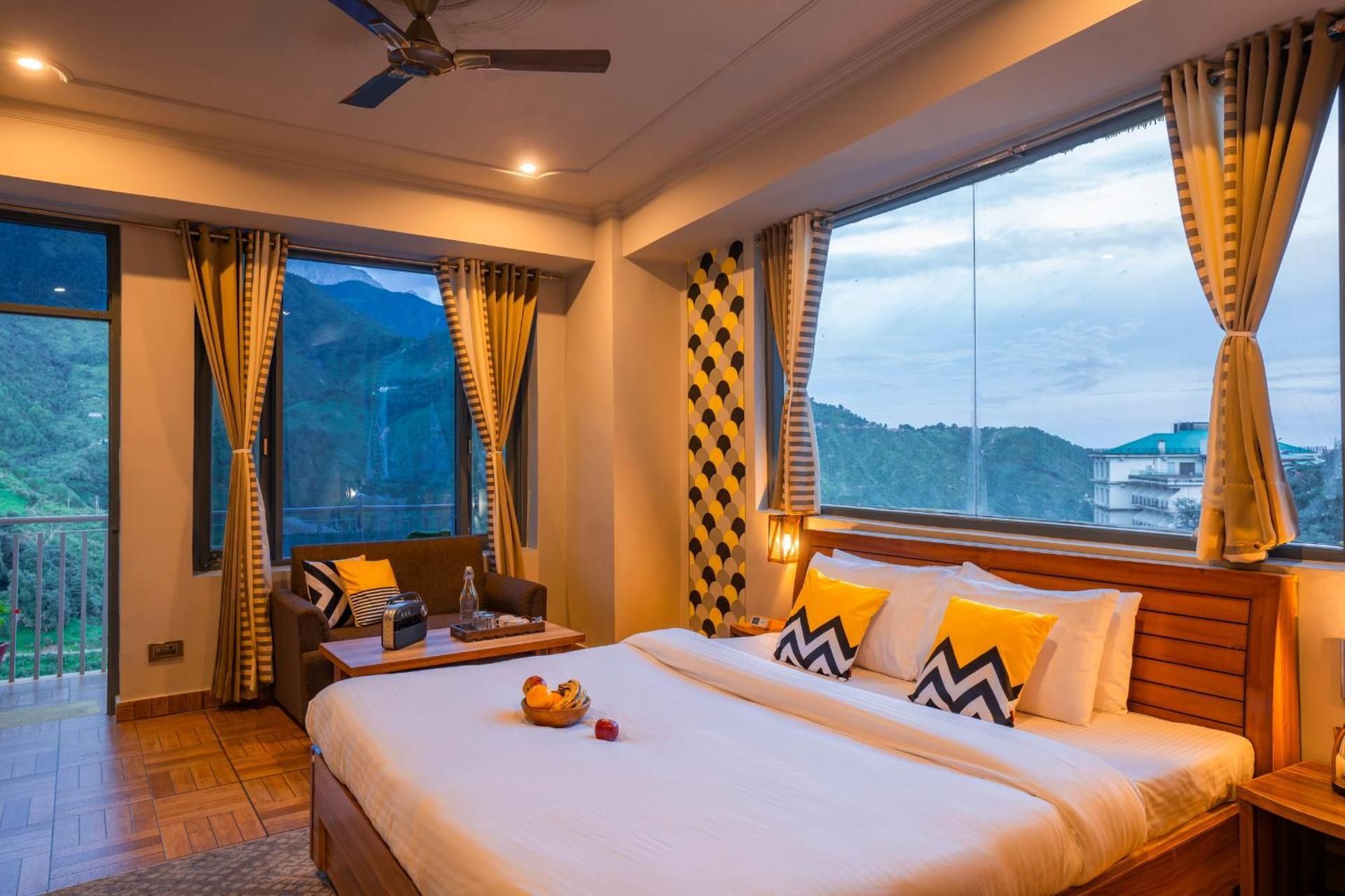 Deluxe Mountain View Room