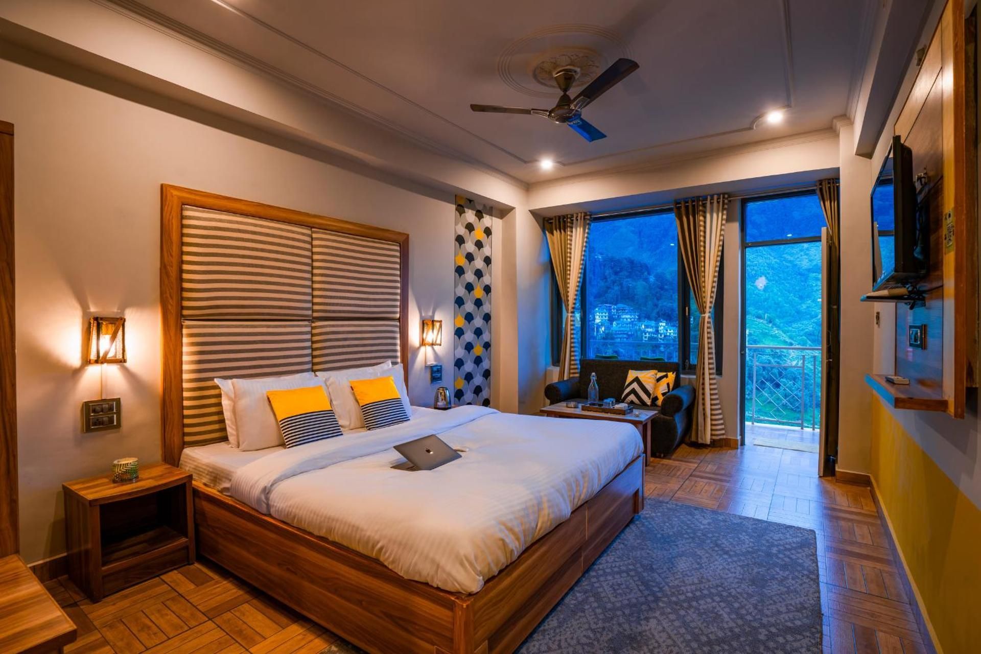 Deluxe Mountain View Room