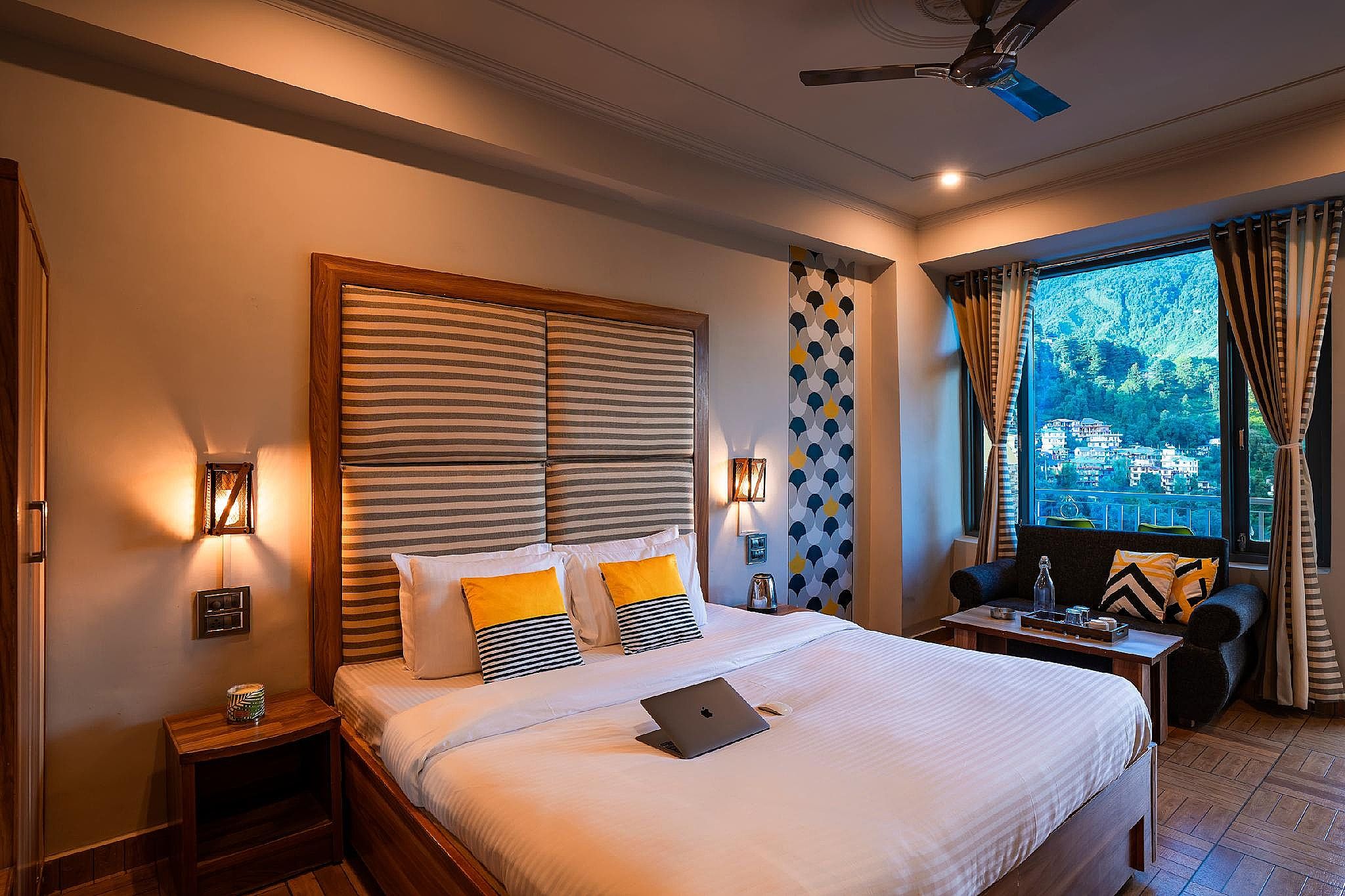 Deluxe Mountain View Room