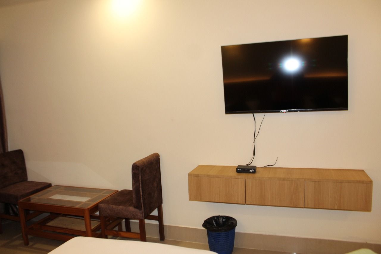 Deluxe room AC