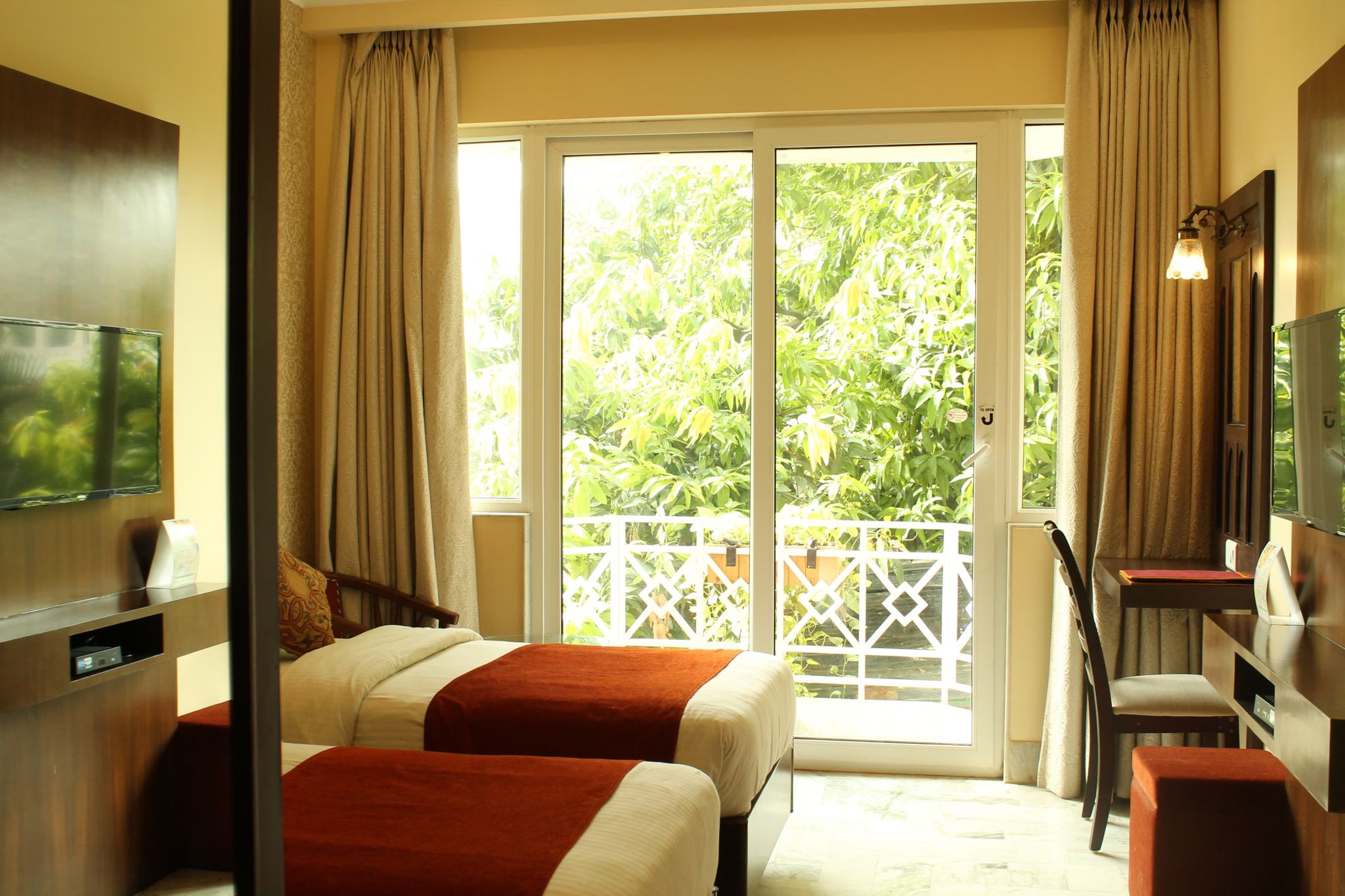 Hotel Surya, Kaiser Palace Luxury Room without Balcony 3