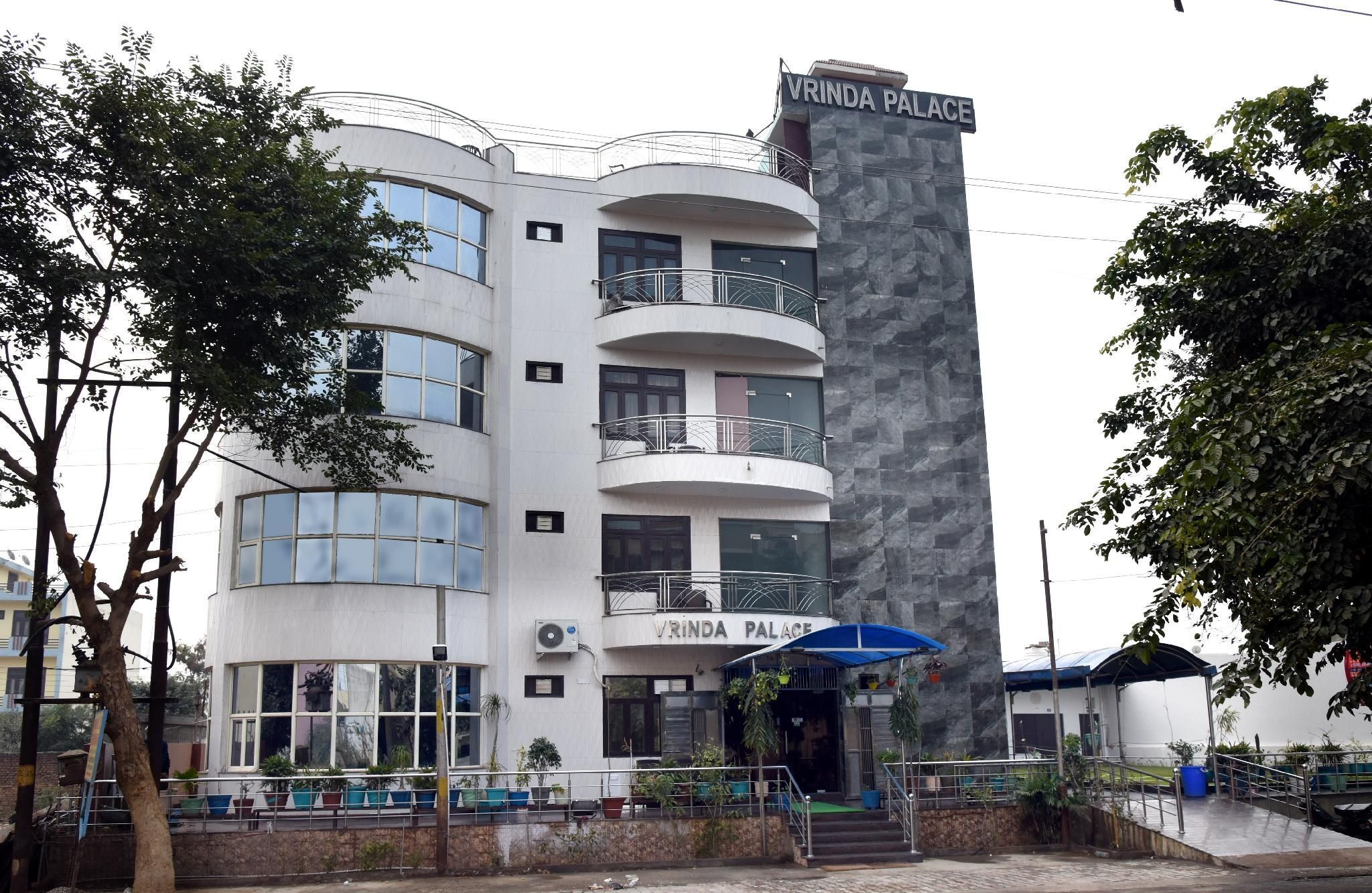 Hotel Vrinda Palace Seva Dham 