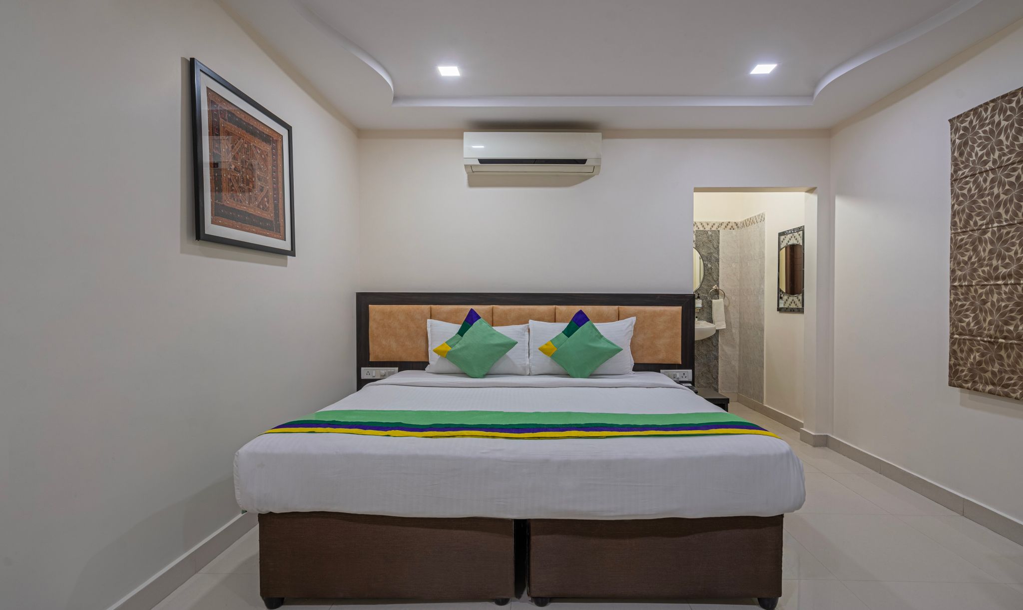 Treebo Emerald Deluxe Double Room 5