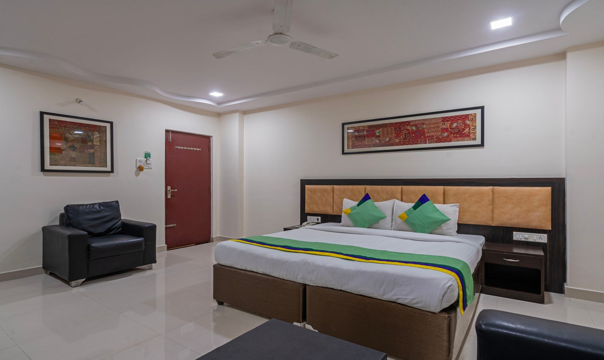 Treebo Emerald Deluxe Double Room 4
