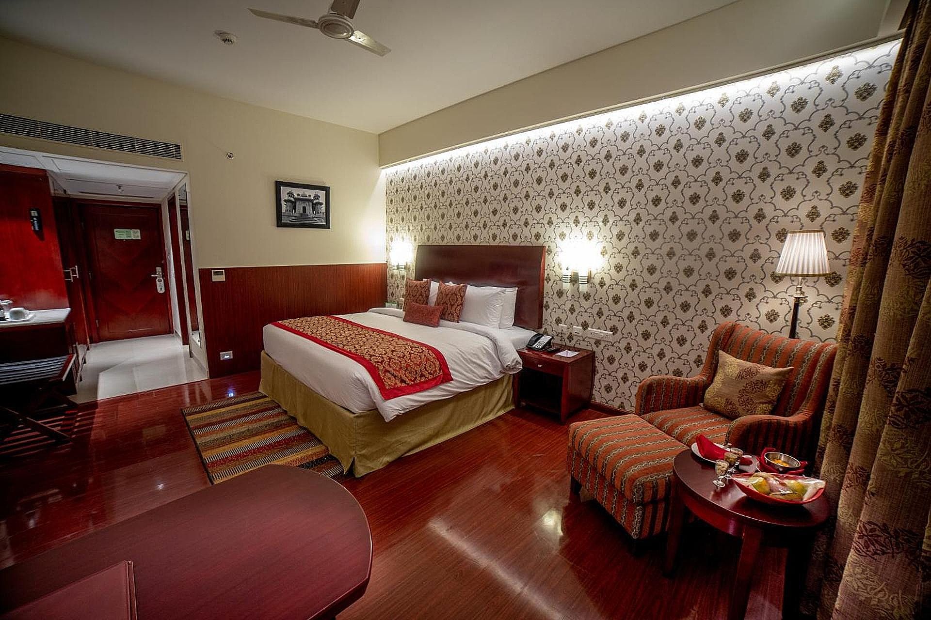 Ramada by Wyndham Jaipur Jaisinghpura 1 King Bed, Deluxe Room, Non-Smoking