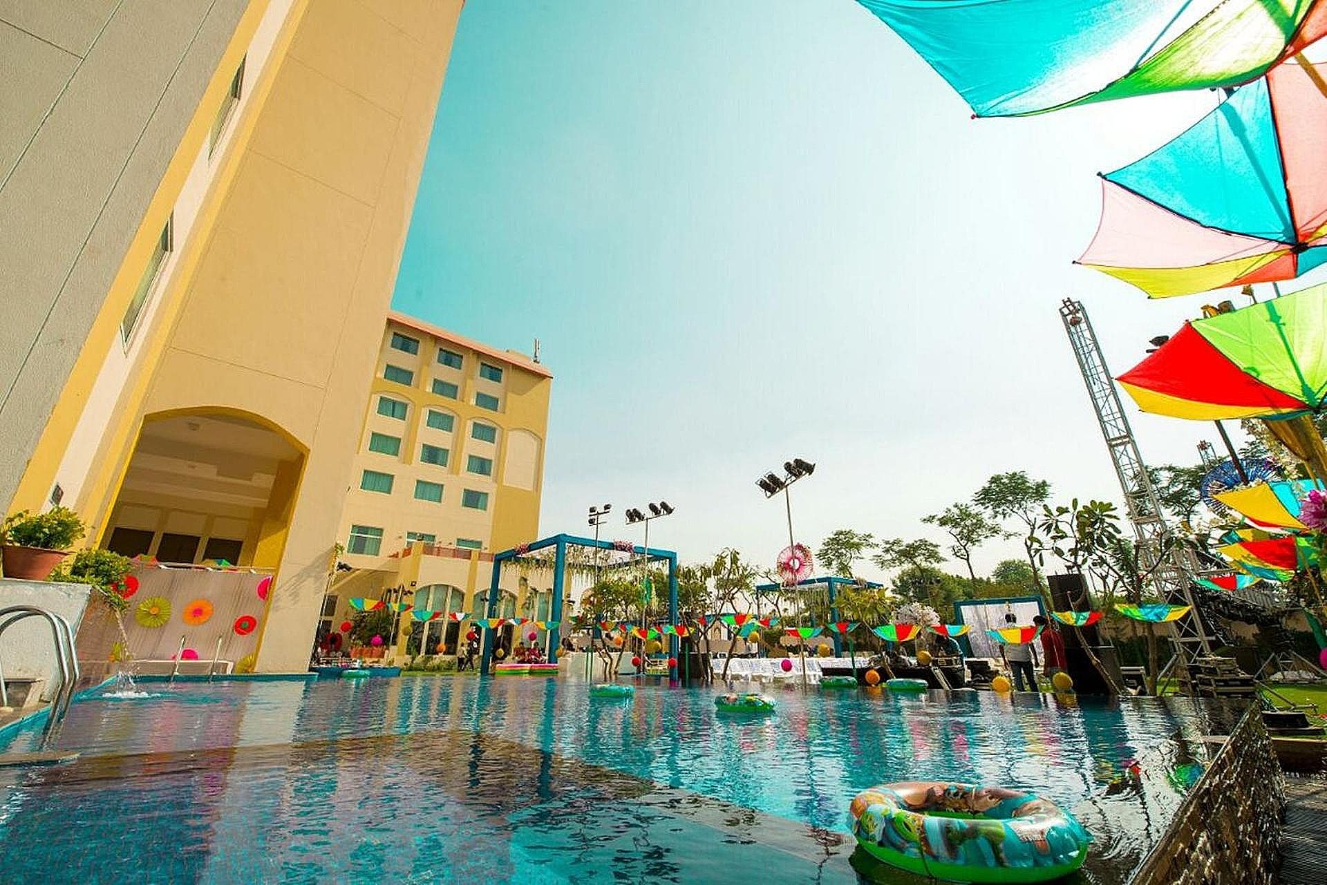 Swimming pool