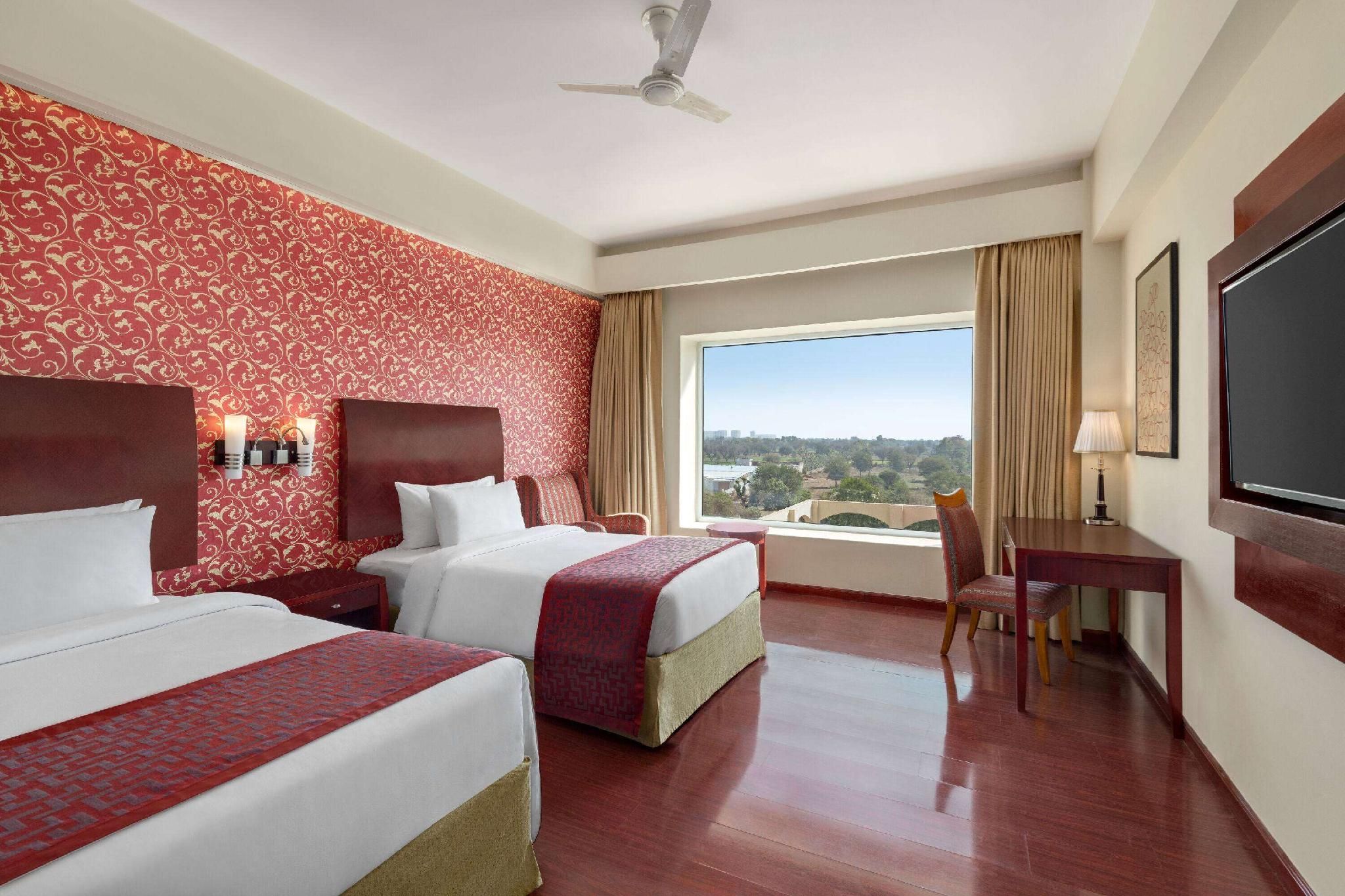 1 King Bed, Deluxe Room, Non-Smoking
