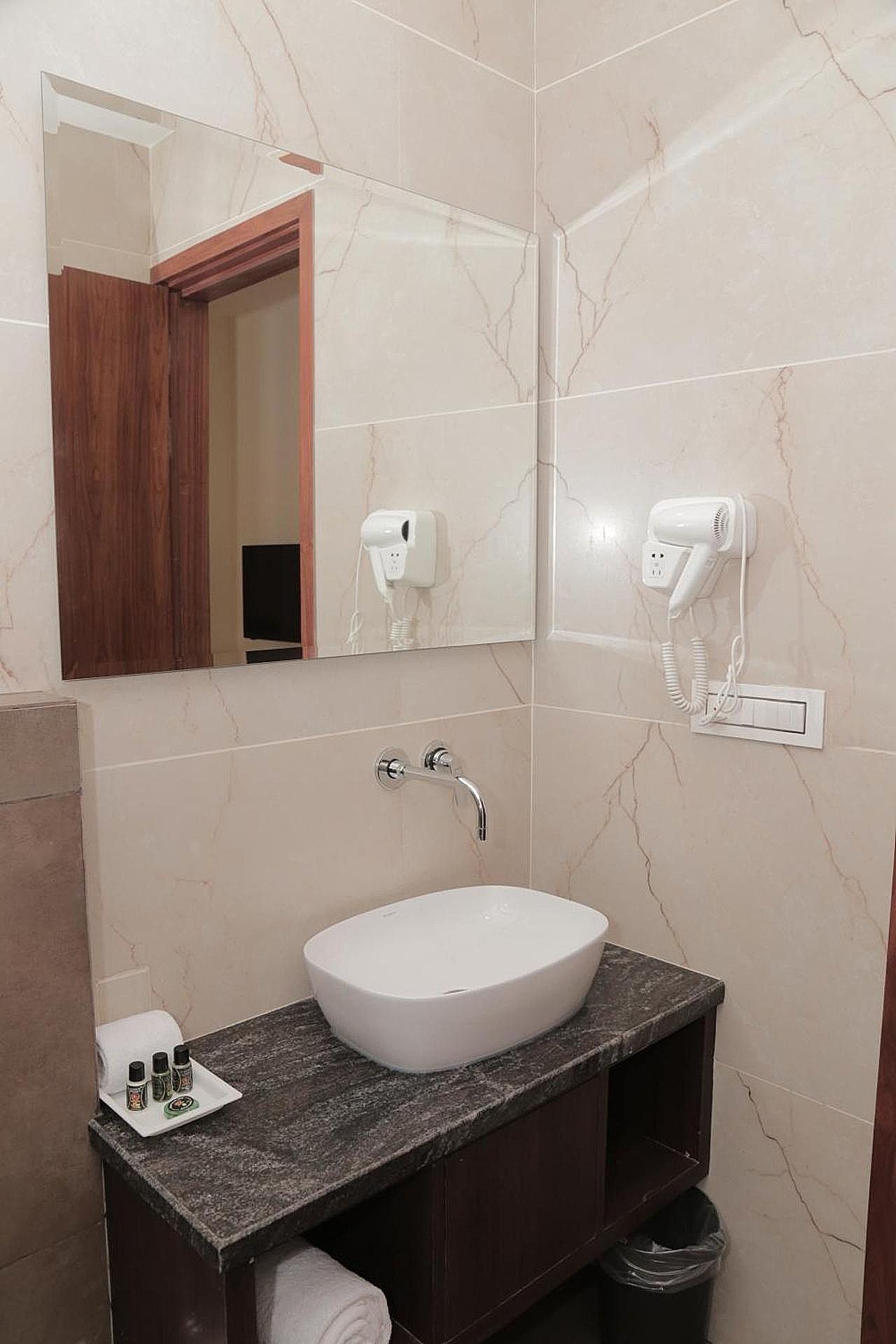 Hotel Superia Grand Deluxe Room 6