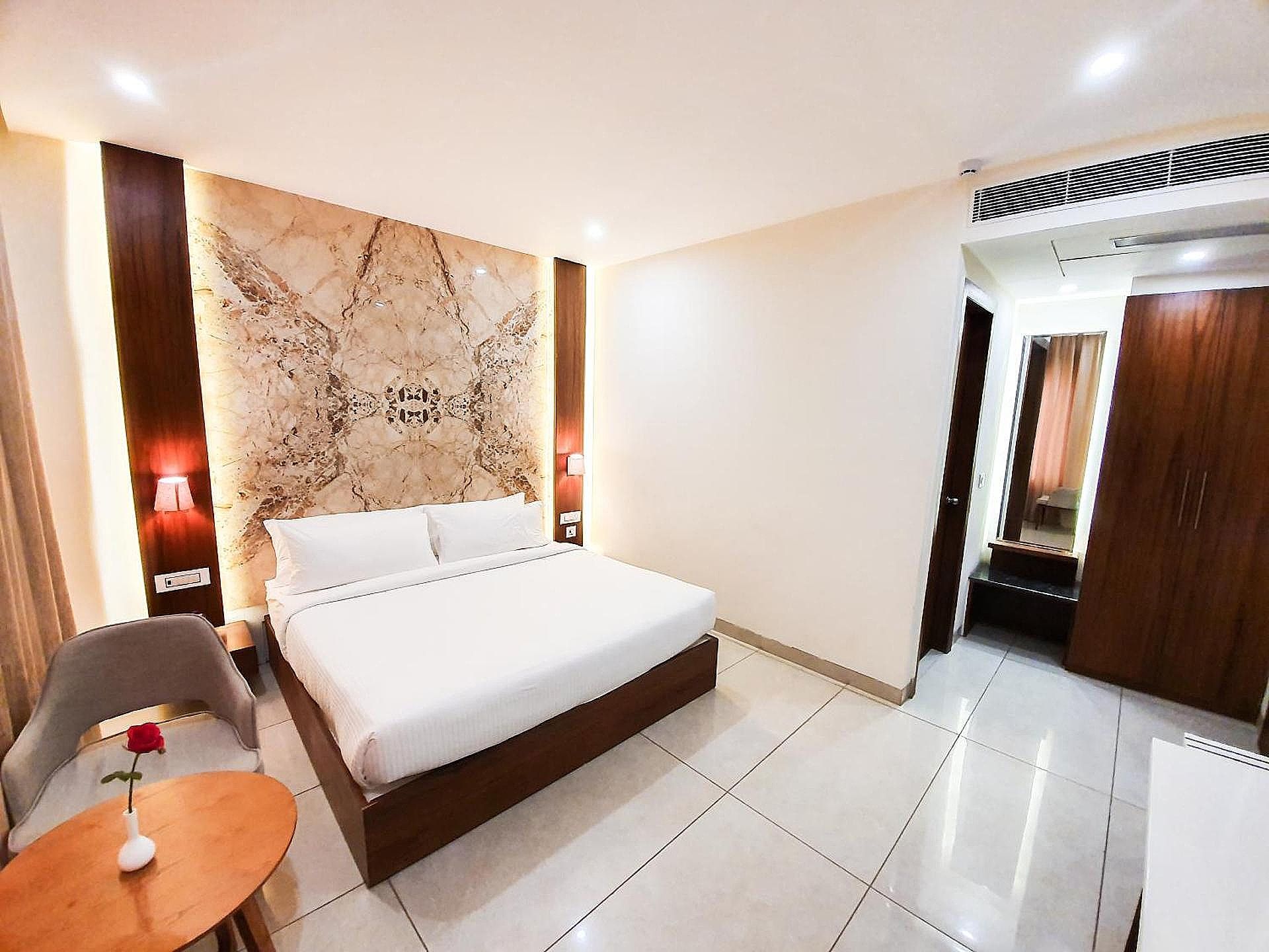 Hotel Superia Grand Deluxe Room 2