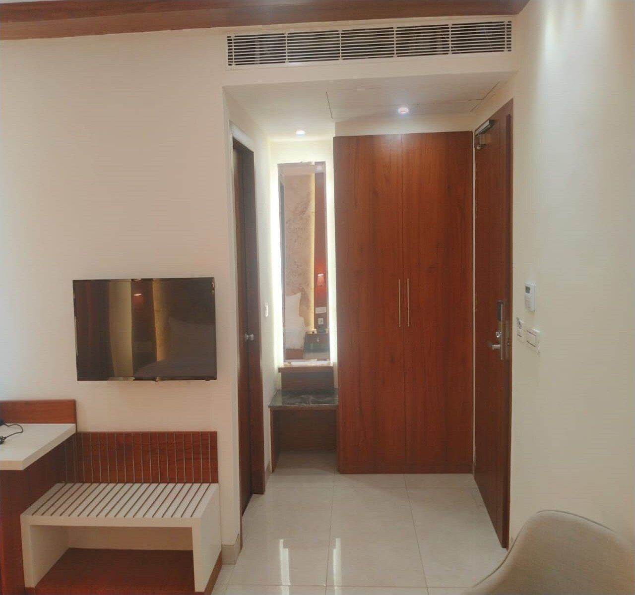 Hotel Superia Grand Deluxe Room 9