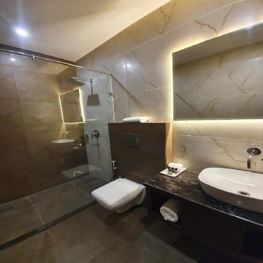 Hotel Superia Grand Deluxe Room 8