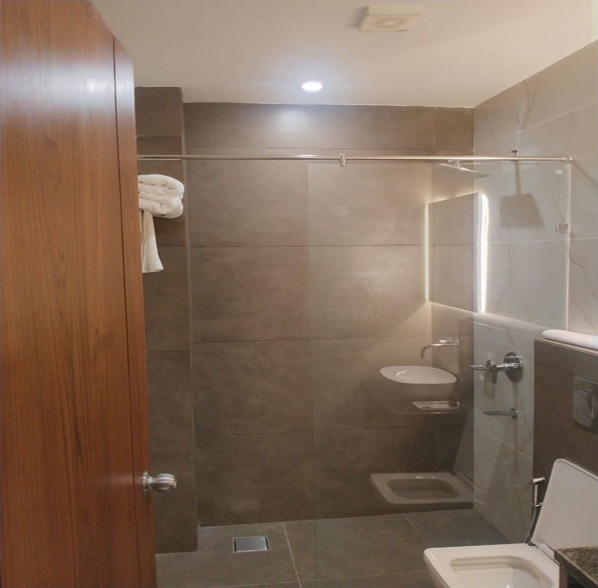 Hotel Superia Grand Deluxe Room 7