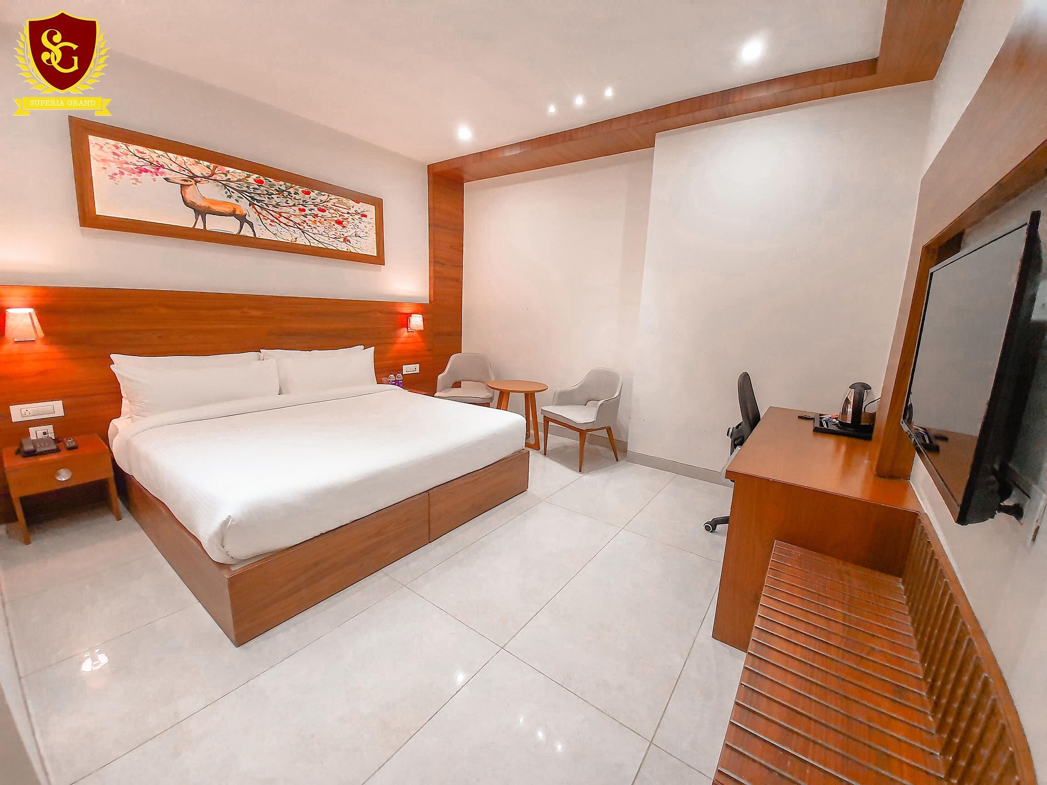 Hotel Superia Grand Deluxe Room 4