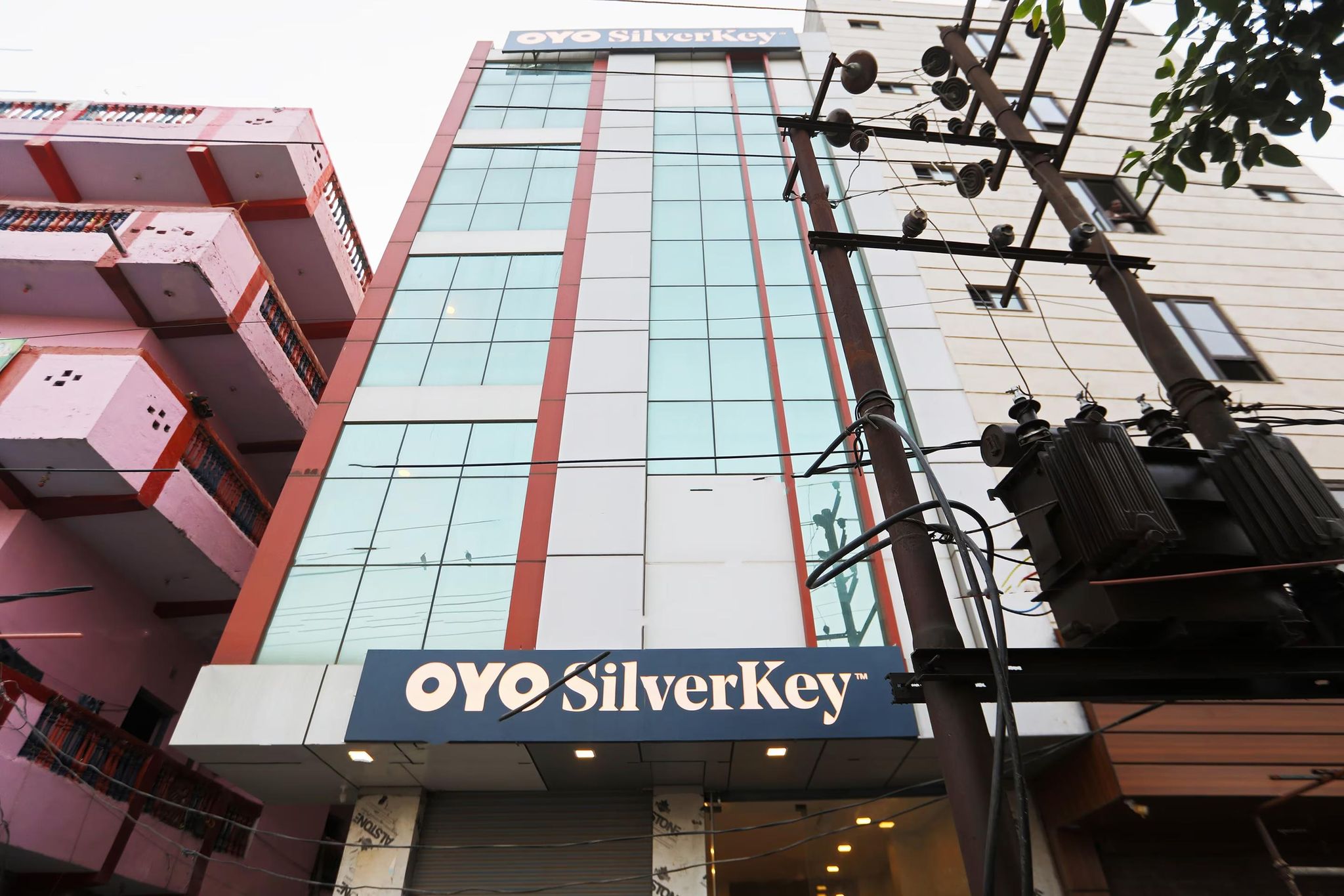 OYO SILVERKEY EXECUTIVE RC Near ISKCON Temple Noida