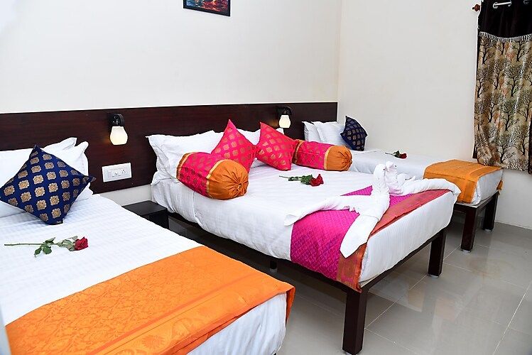 Kumbakonam Inn Hotels - Kumbakonam Inn Stay Family Four Occupancy Suite Room 2