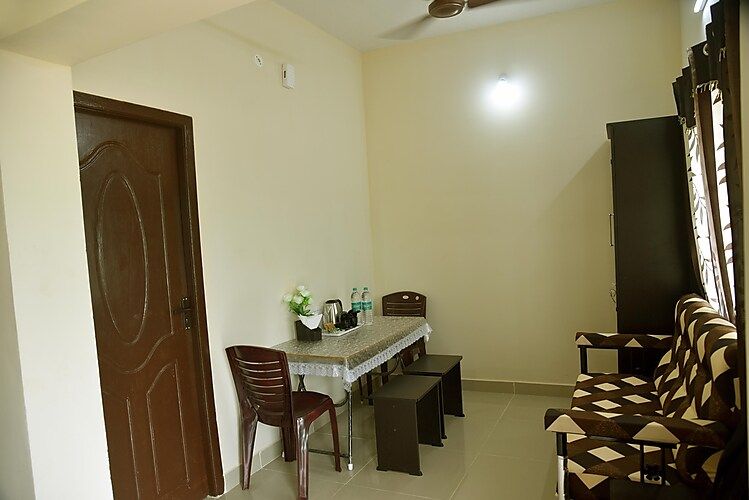 Kumbakonam Inn Hotels - Kumbakonam Inn Stay Family Four Occupancy Suite Room 4