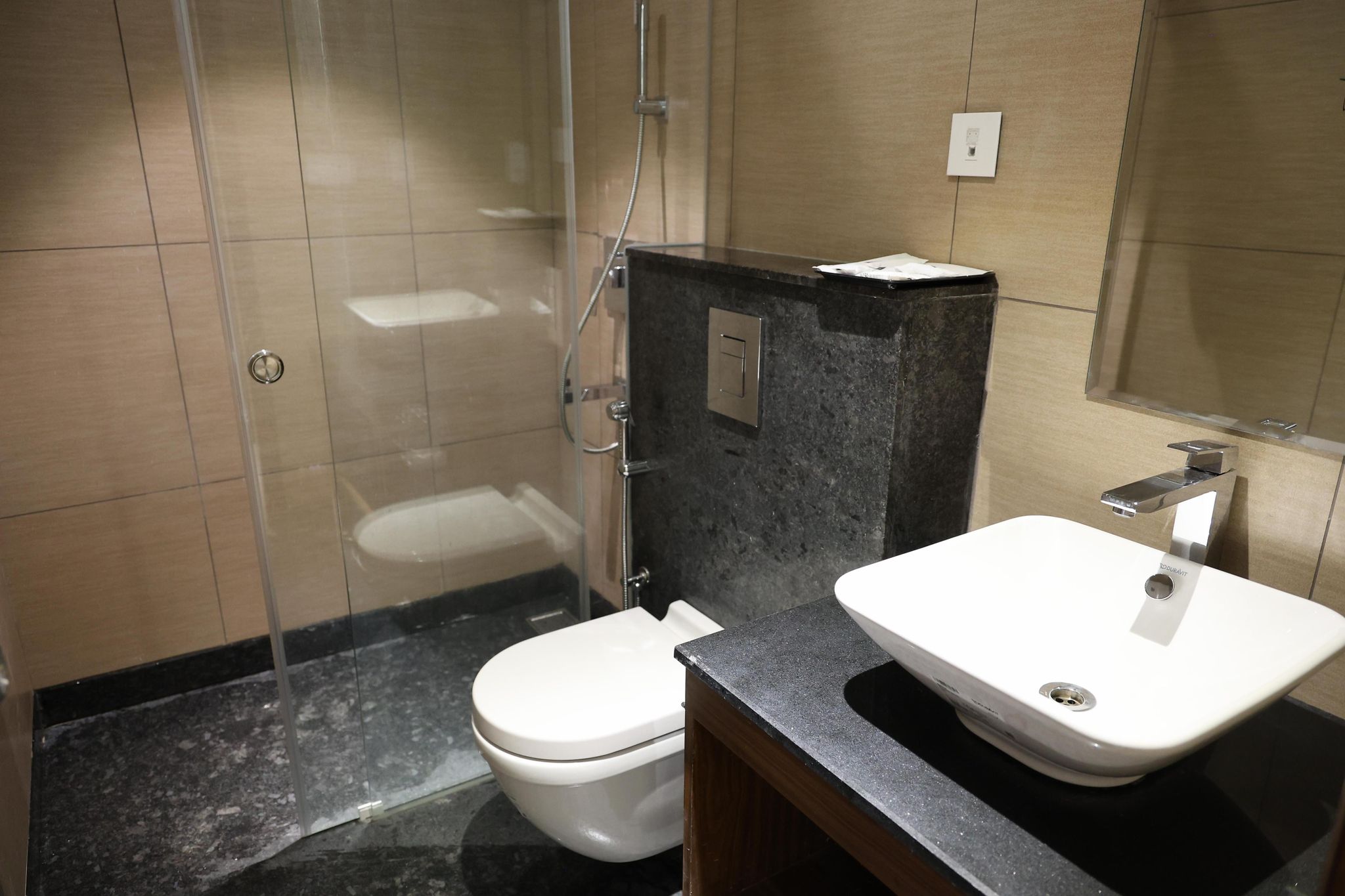 M Central DELUXE ROOM (King size bed or Twin beds) 6