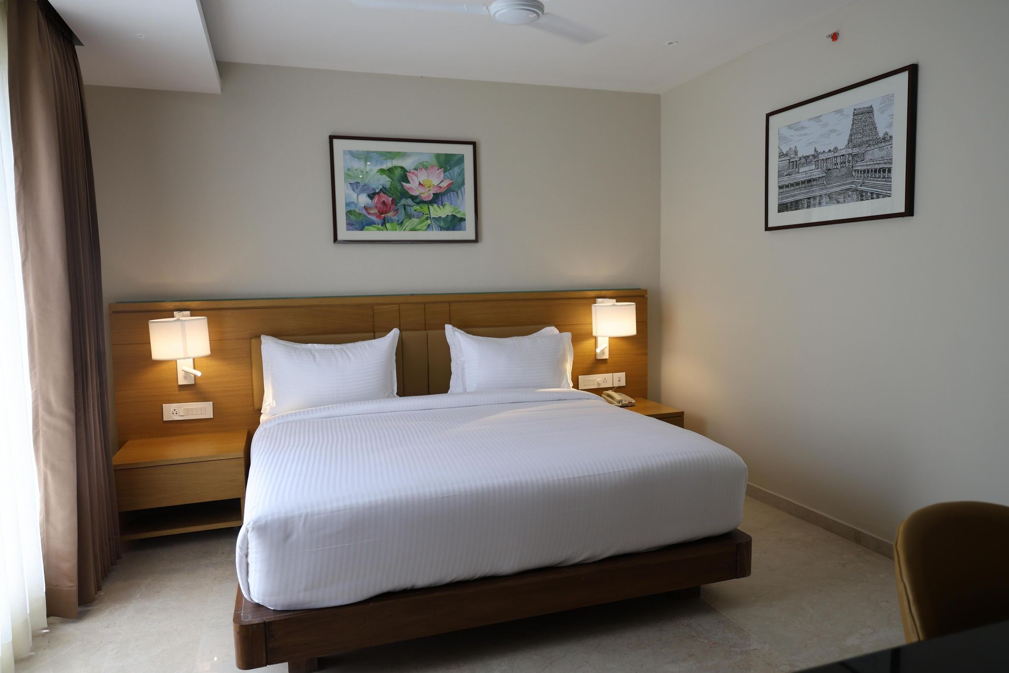 M Central DELUXE ROOM (King size bed or Twin beds) 4