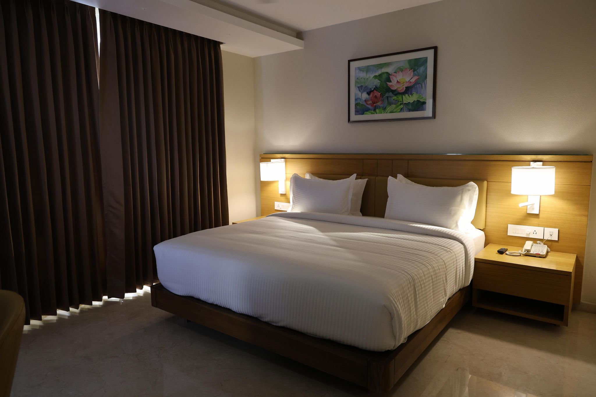 M Central DELUXE ROOM (King size bed or Twin beds) 5