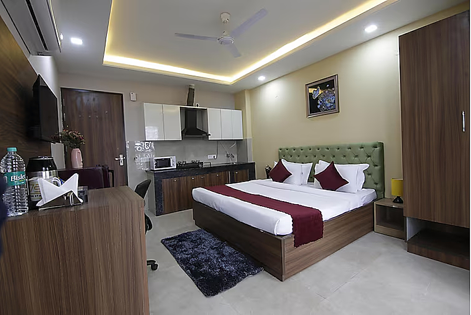 Limewood Stay silver studio apartment near golf course road Deluxe Room