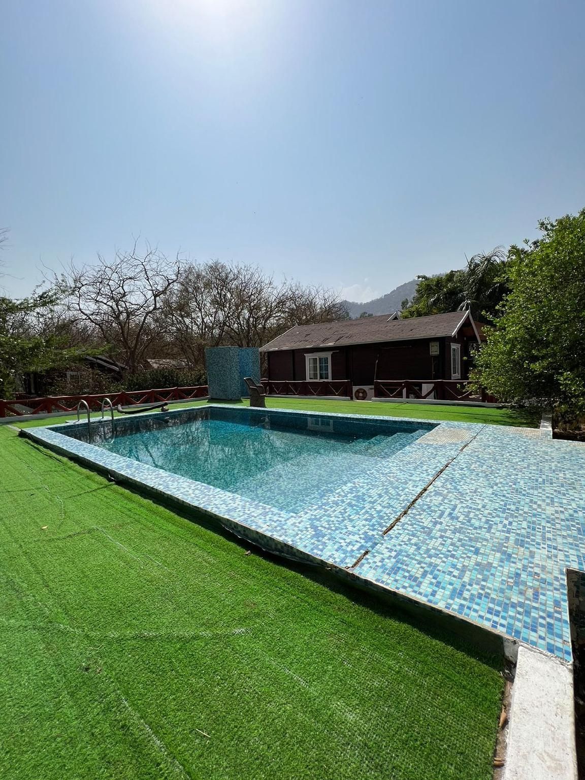 swimming pool