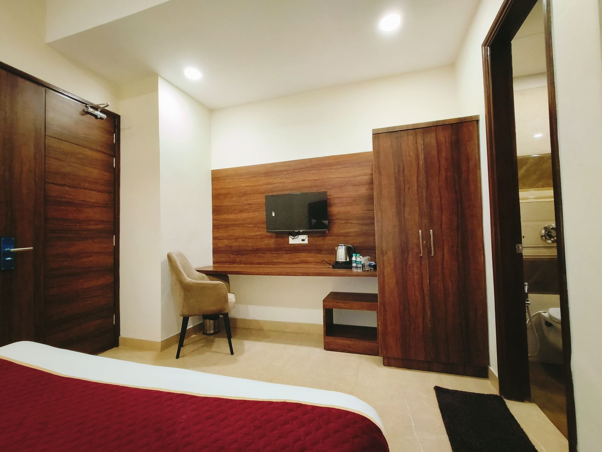 Pineberry Hotel Deluxe Room 2