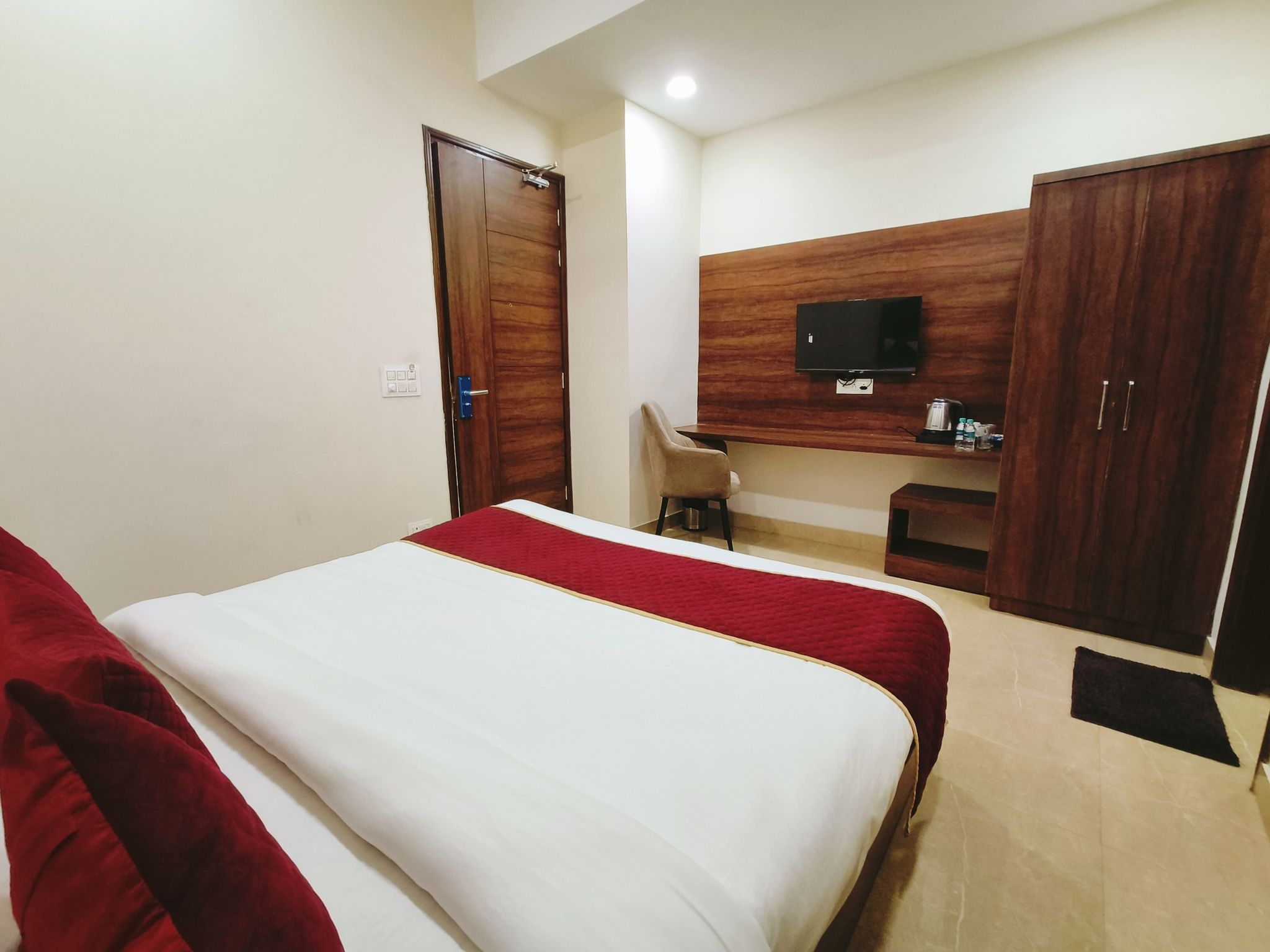 Pineberry Hotel Deluxe Room 4