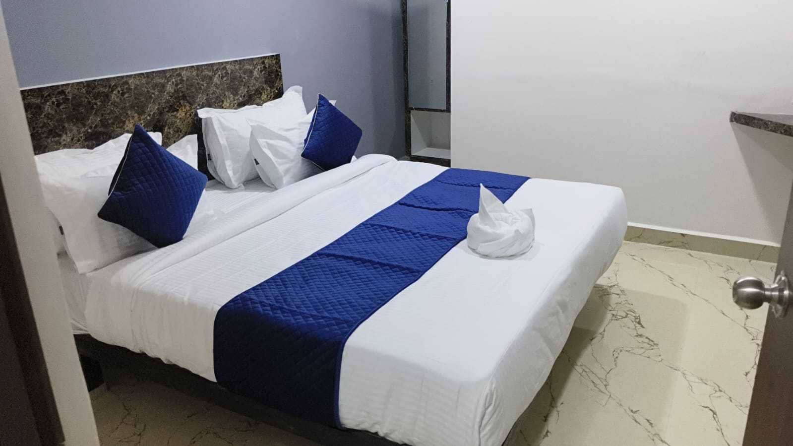 Super Collection O PNR COMFORT KHAIRATABAD Classic 18