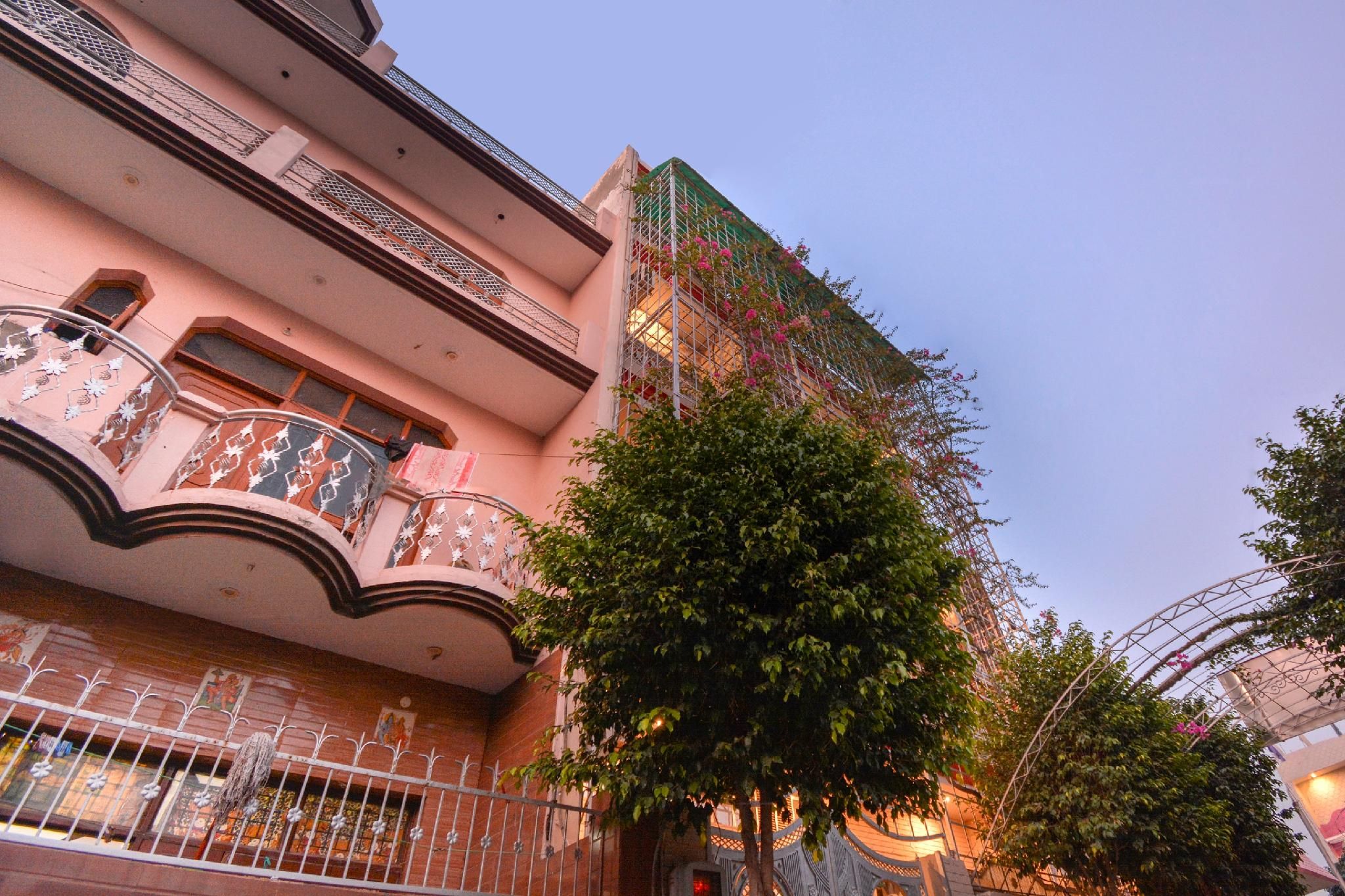 Kapoor Villa