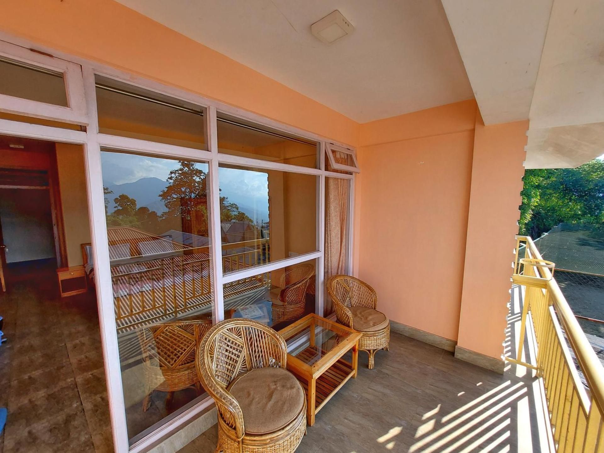 Shikher Guest House Deluxe Room 2