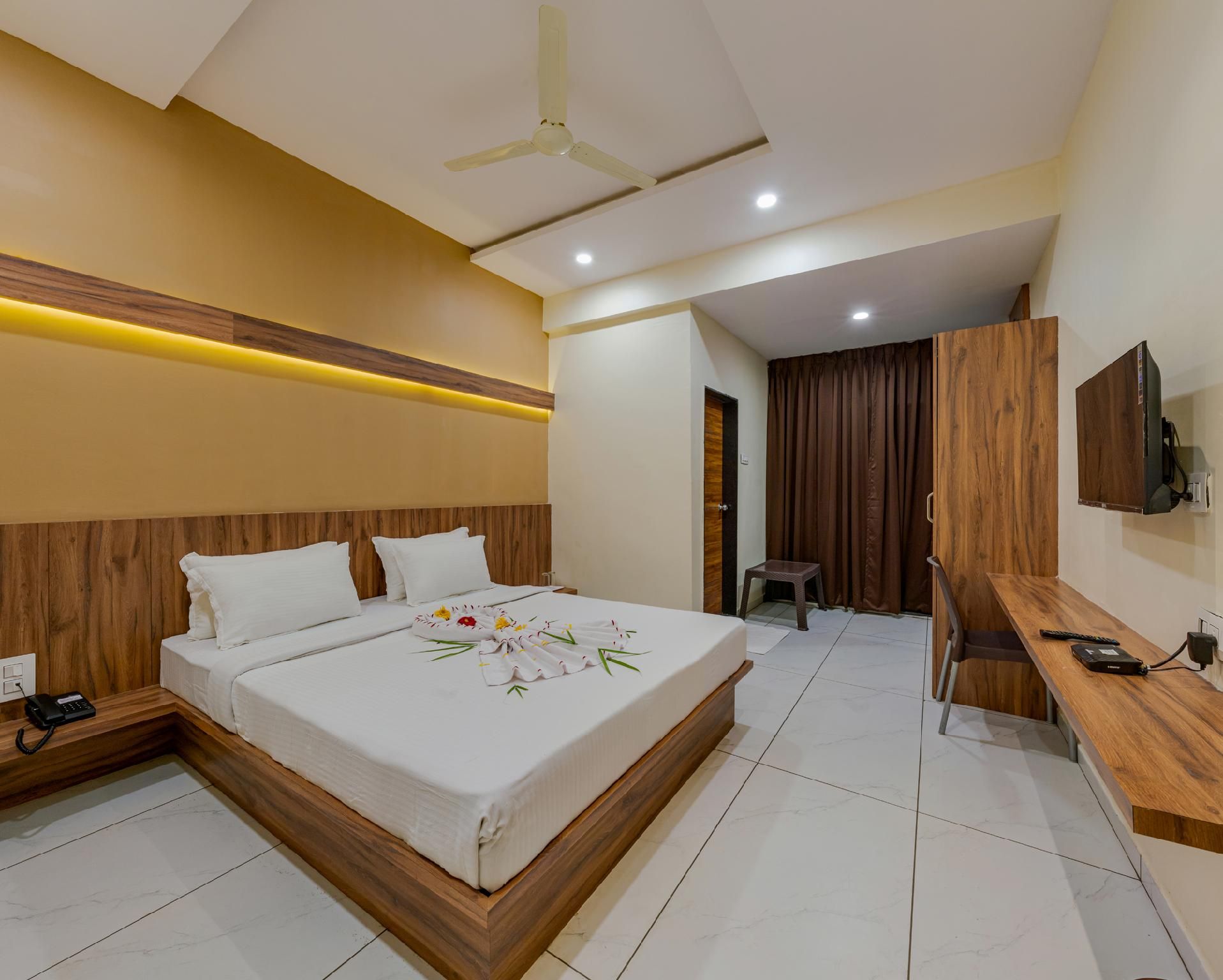 Hotel Trisha Executive, Admapur Deluxe Room Non AC 3