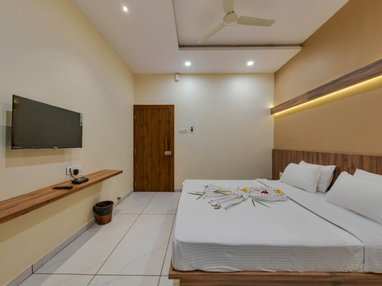Hotel Trisha Executive, Admapur Deluxe Room Non AC 6
